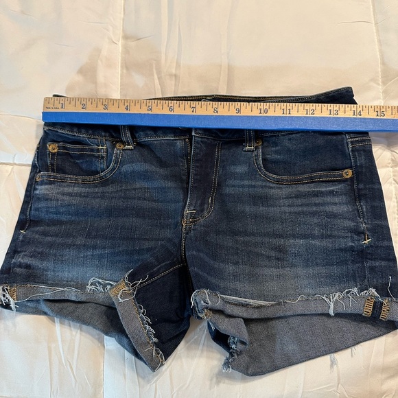 American Eagle Outfitters Women's Blue Denim Shorts size 4 (BLack Button) - Picture 5 of 12